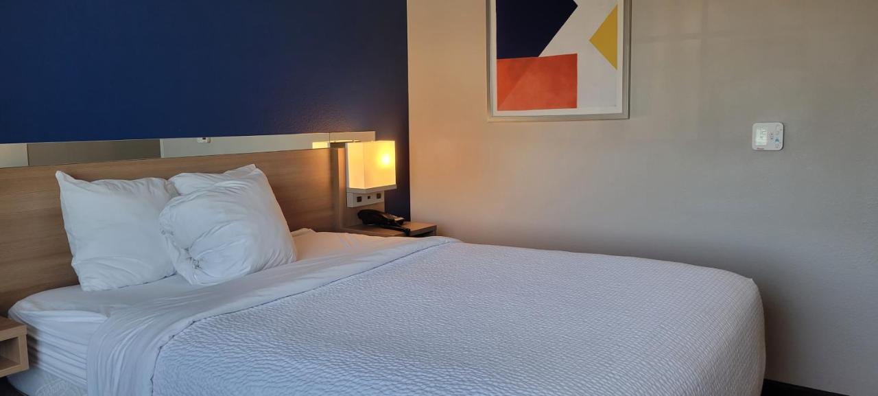 Microtel Inn & Suites By Wyndham Fountain Fort Carson Екстериор снимка