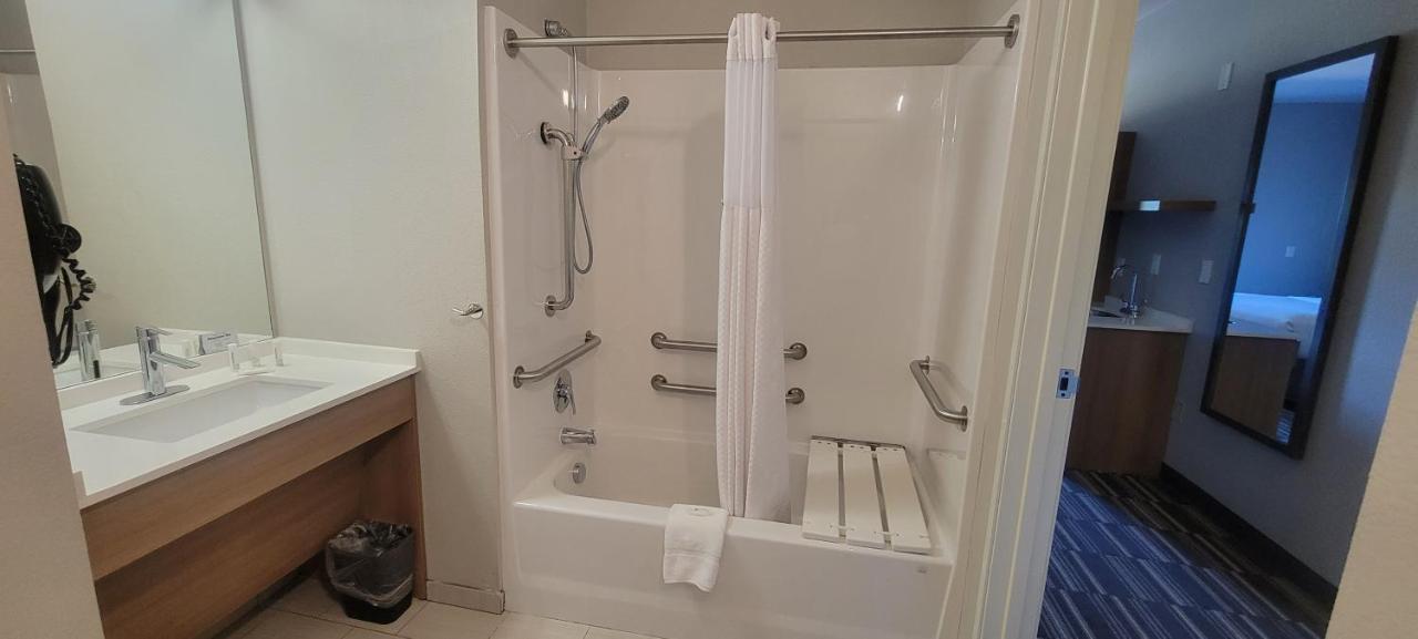 Microtel Inn & Suites By Wyndham Fountain Fort Carson Екстериор снимка
