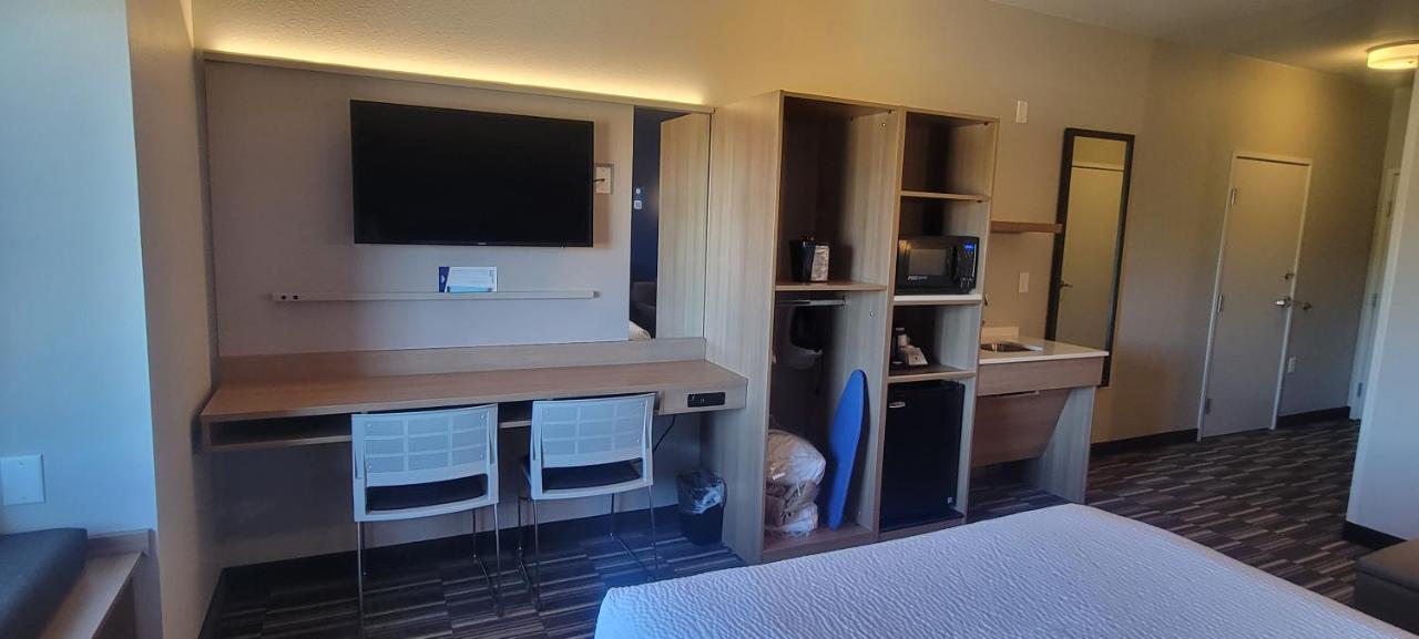 Microtel Inn & Suites By Wyndham Fountain Fort Carson Екстериор снимка