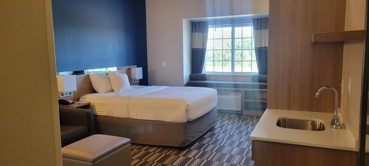 Microtel Inn & Suites By Wyndham Fountain Fort Carson Екстериор снимка